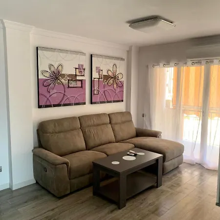Piso Blanco Apartment *
