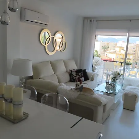 Piso Blanco Apartment *